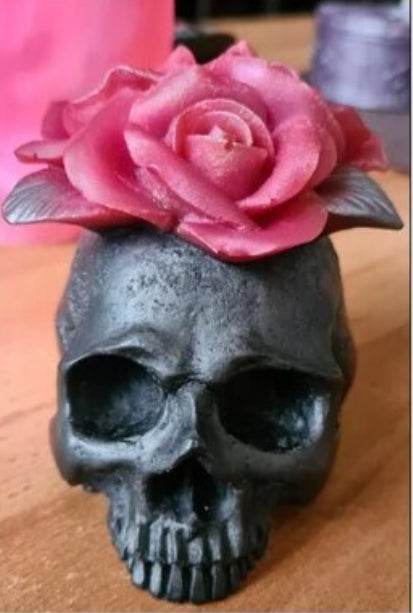 Skull Surprise Candle image 0